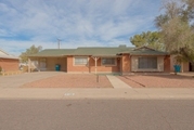  ♀♀♀ A Beautiful home that sits on a large lot. Newly Remodeled homes